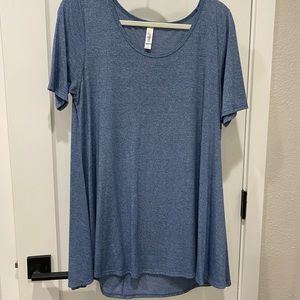 🔥3 for 20🔥 LuLaRoe Tee in heather blue. Sz M.